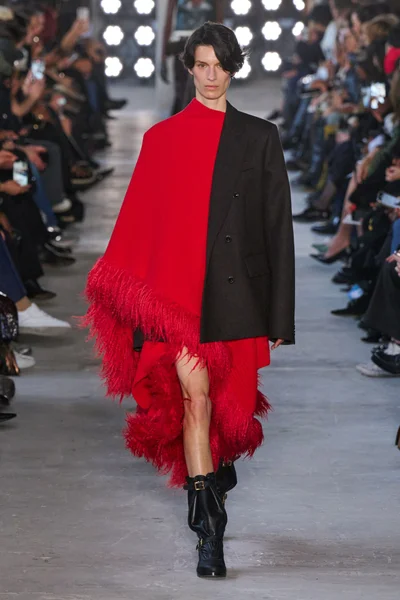 Look 25